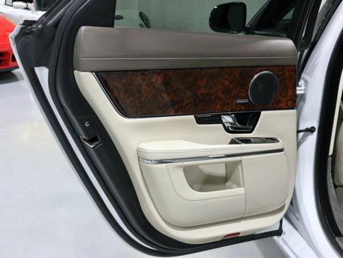 Used 2013 Jaguar XJ image 64