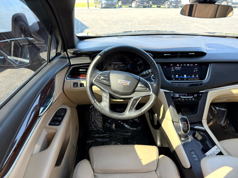 Used 2017 Cadillac XT5 Luxury w/ Driver Awareness Package image 16