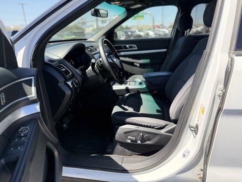 Used 2017 Ford Explorer XLT w/ Equipment Group 201A image 15