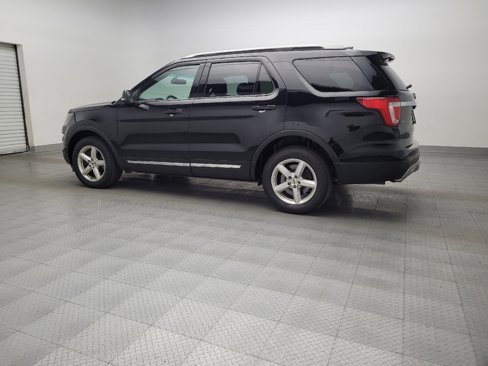 Used 2017 Ford Explorer XLT w/ Equipment Group 202A image 3