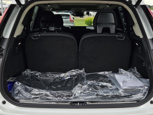 New 2025 Volvo XC90 B6 Core w/ Protection Package image 10
