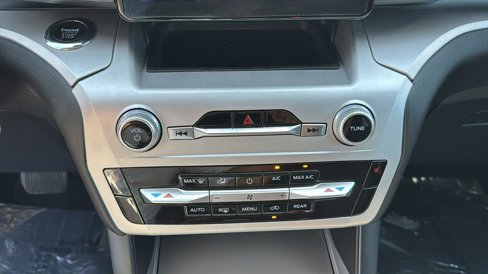Used 2022 Ford Explorer XLT image 16