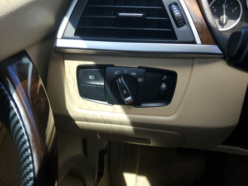 Used 2016 BMW 320i Sedan w/ Premium Package image 18