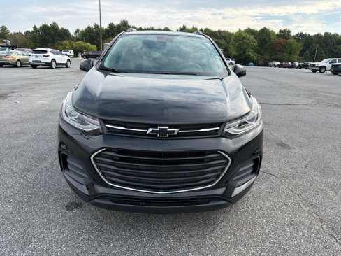 Used 2022 Chevrolet Trax LT w/ Midnight Edition image 2
