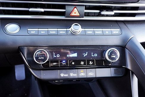 Certified 2024 Hyundai Elantra SEL image 27