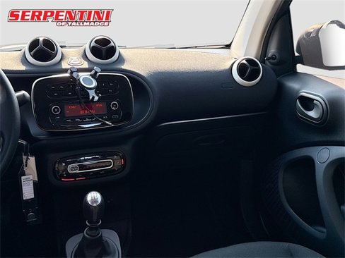 Used 2016 smart fortwo pure image 22