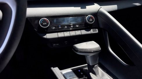 Certified 2023 Hyundai Elantra SEL image 29