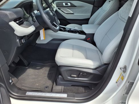New 2025 Ford Explorer Platinum w/ LUX Leather Package image 5