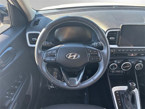 Used 2024 Hyundai Venue Limited image 12