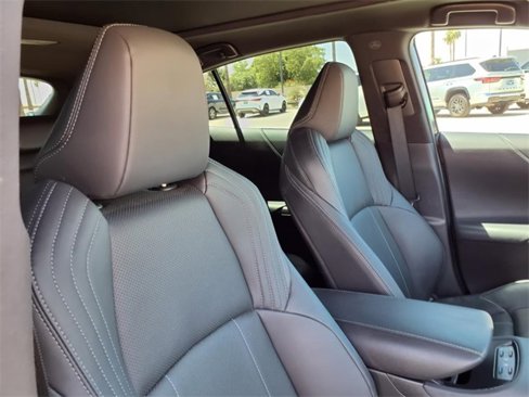 Used 2023 Toyota Venza Limited image 18