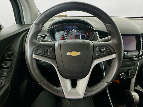 Used 2020 Chevrolet Trax LT w/ LT Convenience Package image 11