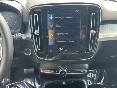 Used 2022 Volvo XC40 T4 Momentum image 20