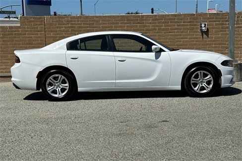 Used 2019 Dodge Charger SXT image 2
