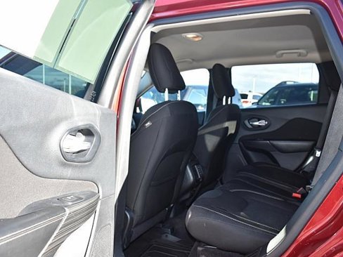 Used 2016 Jeep Cherokee Latitude w/ Comfort & Sound Group image 13