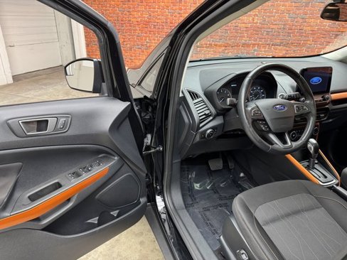 Certified 2021 Ford EcoSport SE w/ SE Appearance Package image 9