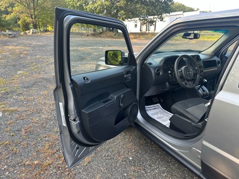 Used 2016 Jeep Patriot Sport image 31