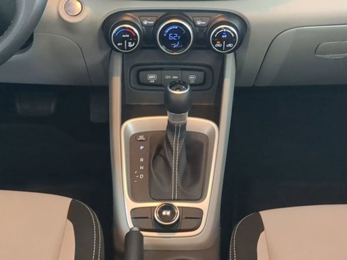 Used 2025 Hyundai Venue SEL image 19