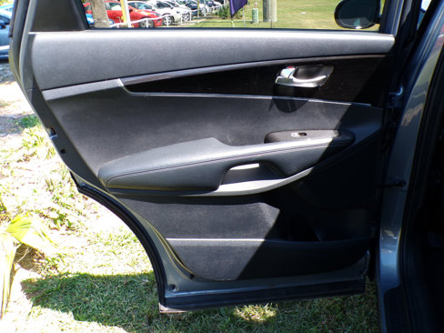 Used 2020 Kia Sorento LX image 35