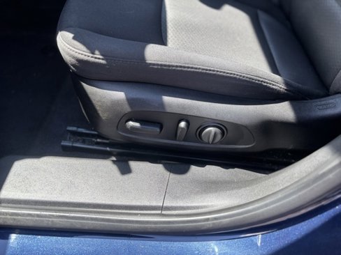 Used 2017 Chevrolet Malibu LT image 24