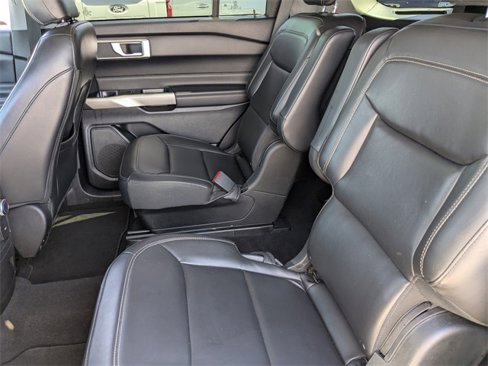 Used 2022 Ford Explorer XLT w/ Equipment Group 202A image 14