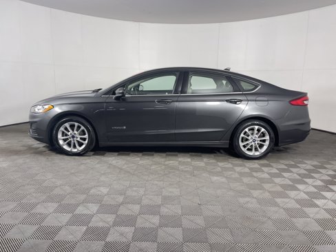 Used 2019 Ford Fusion SE image 3