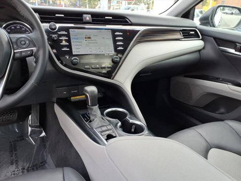 Used 2020 Toyota Camry XLE image 17