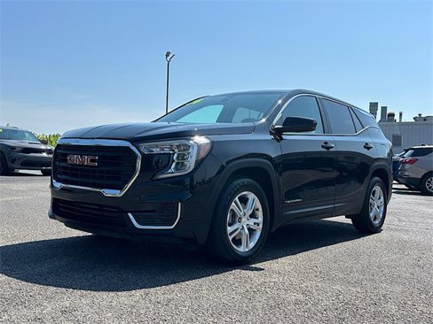 Used 2024 GMC Terrain SLE image 3