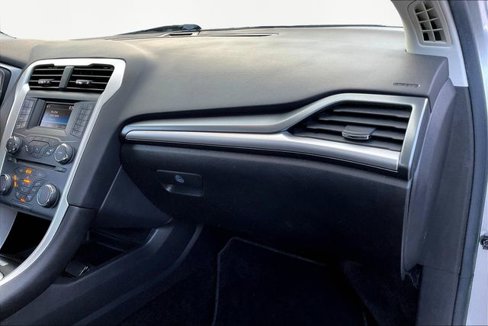 Used 2015 Ford Fusion SE image 18