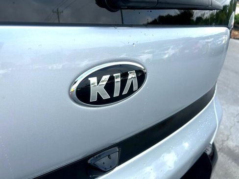 Used 2016 Kia Soul + image 28