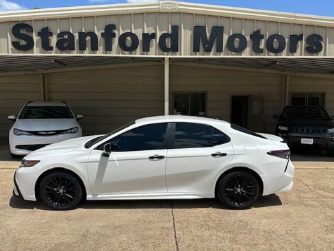 Used 2021 Toyota Camry SE w/ Convenience Package image 8