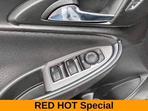 Used 2021 Chevrolet Malibu LT image 14