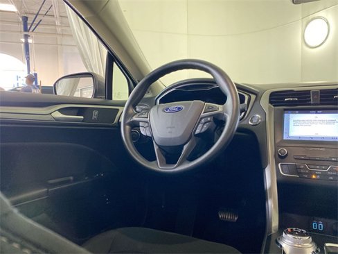 Used 2019 Ford Fusion SE image 15