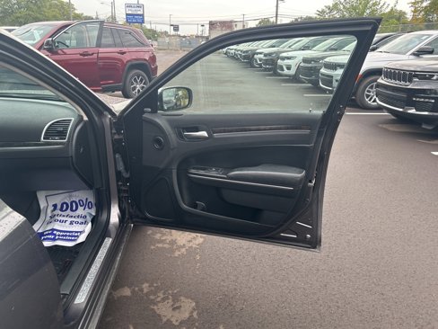 Used 2017 Chrysler 300 C image 14