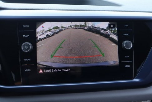 Certified 2022 Volkswagen Taos SE image 24