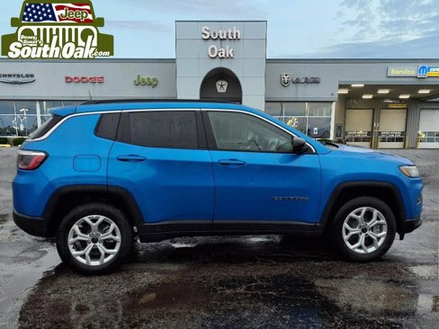 New 2025 Jeep Compass Latitude image 2