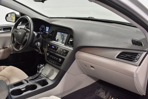Used 2017 Hyundai Sonata SE w/ Cargo Package image 32