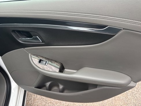 Used 2015 Chevrolet Impala LT image 17