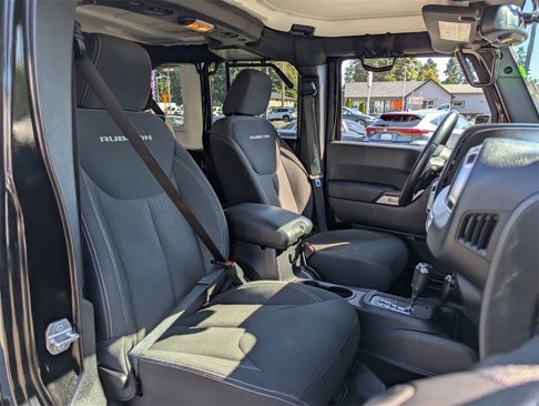 Used 2015 Jeep Wrangler Unlimited Rubicon w/ Connectivity Group image 31