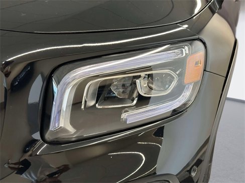Used 2023 Mercedes-Benz GLB 250 4MATIC image 7