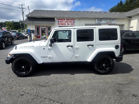 Used 2012 Jeep Wrangler Unlimited Rubicon w/ Connectivity Group image 18