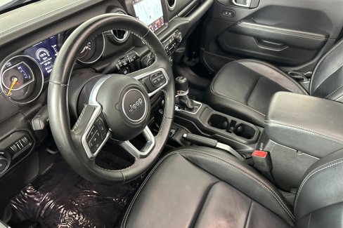 Used 2019 Jeep Wrangler Unlimited Sahara image 9