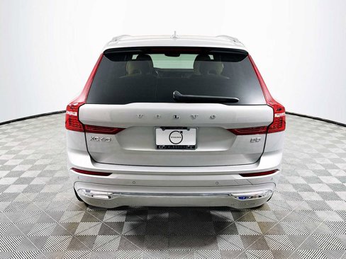 Certified 2022 Volvo XC60 B5 Inscription w/ Advanced Package image 6