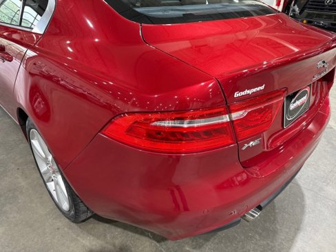 Used 2018 Jaguar XE Premium image 42