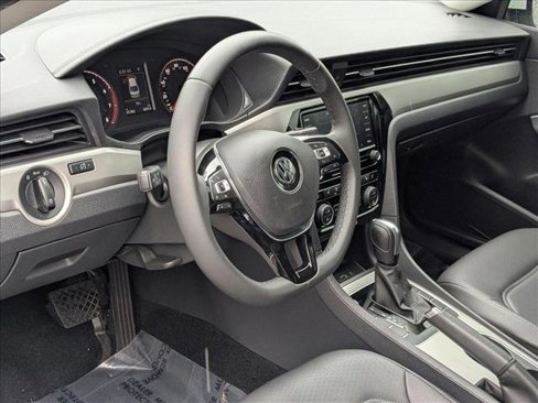 Used 2022 Volkswagen Passat 2.0T SE image 9