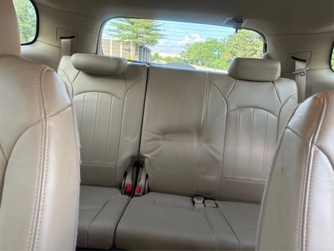 Used 2011 Buick Enclave CXL image 28