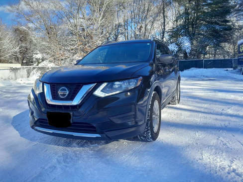 Used 2018 Nissan Rogue SV image 3