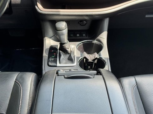 Used 2016 Toyota Highlander Limited image 15