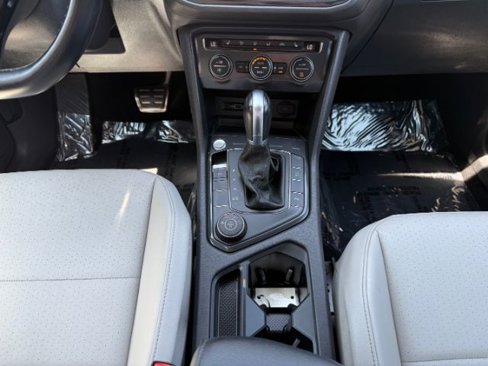 Used 2019 Volkswagen Tiguan SEL R-Line w/ 3rd Row Seat Package image 16