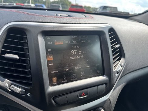 Used 2015 Jeep Cherokee Trailhawk w/ Comfort/Convenience Group image 31
