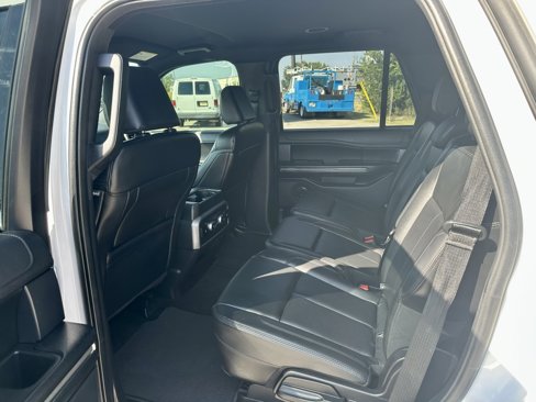 Used 2021 Ford Expedition XLT image 11
